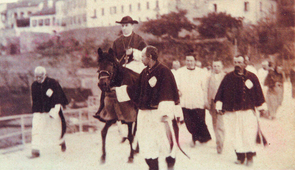 Foto di Giovanni Battista Scalabrini  a cavallo